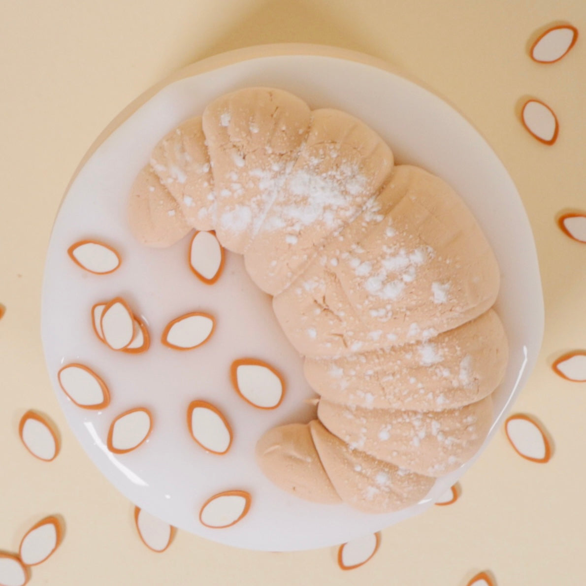 ALOMOND CROISSANT 8oz
